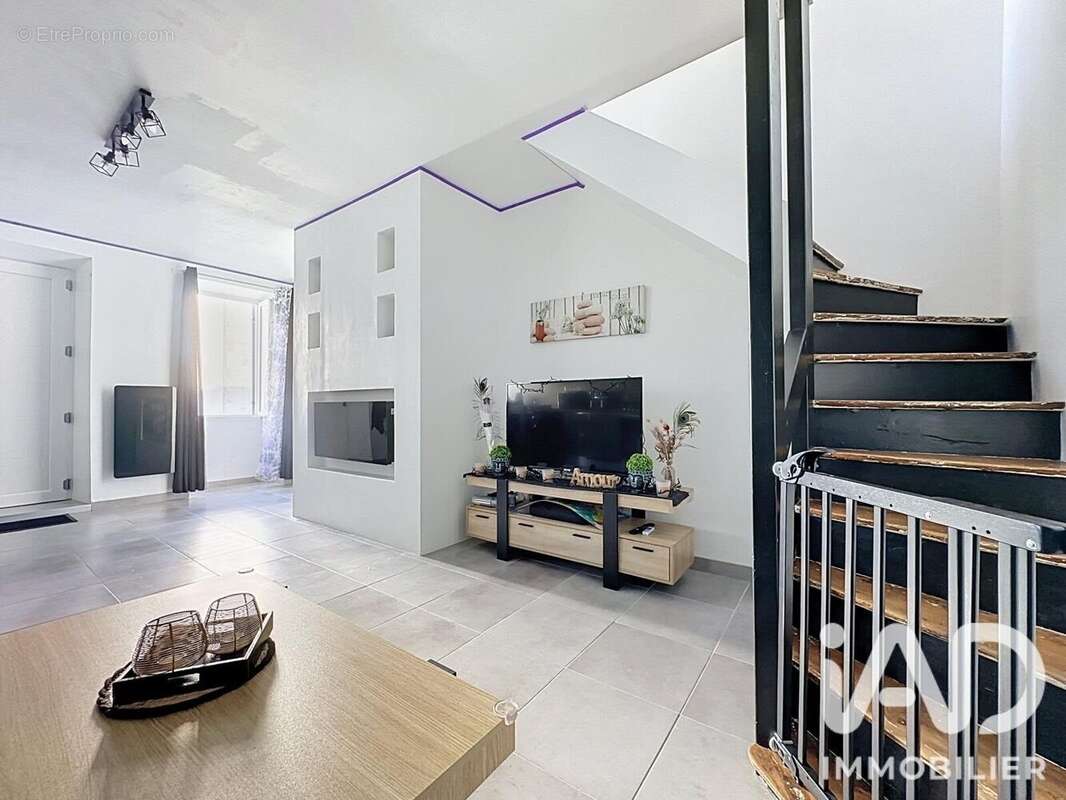Maison 65 m² à Corme-Royal  - photo 5
