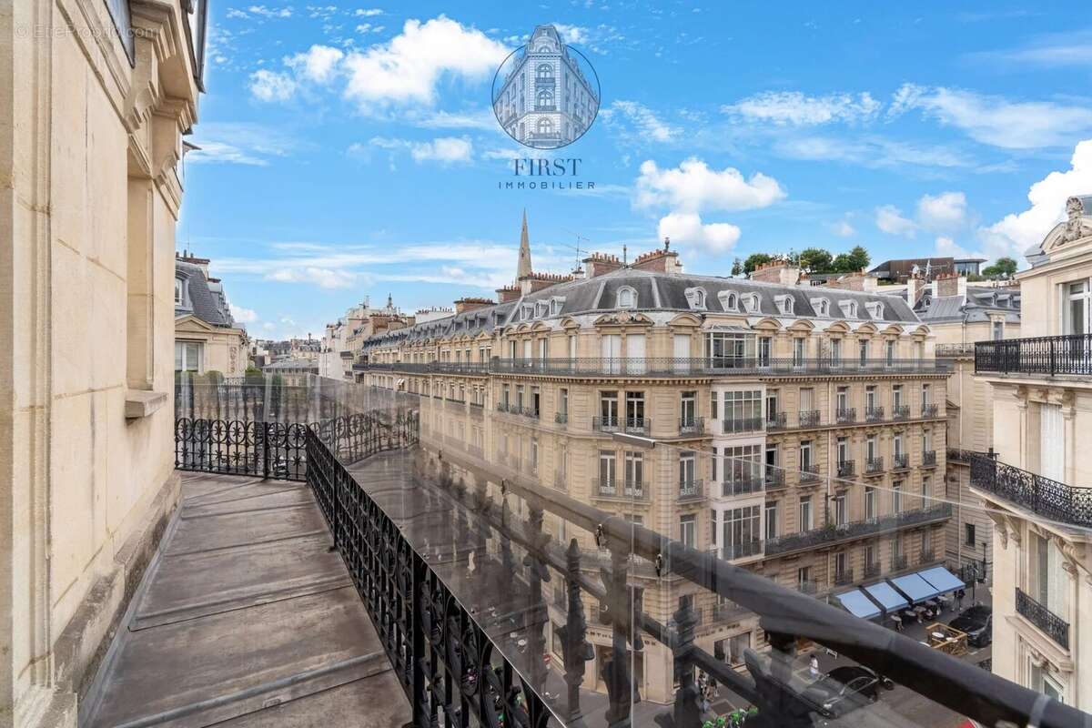 Appartement à PARIS-8E