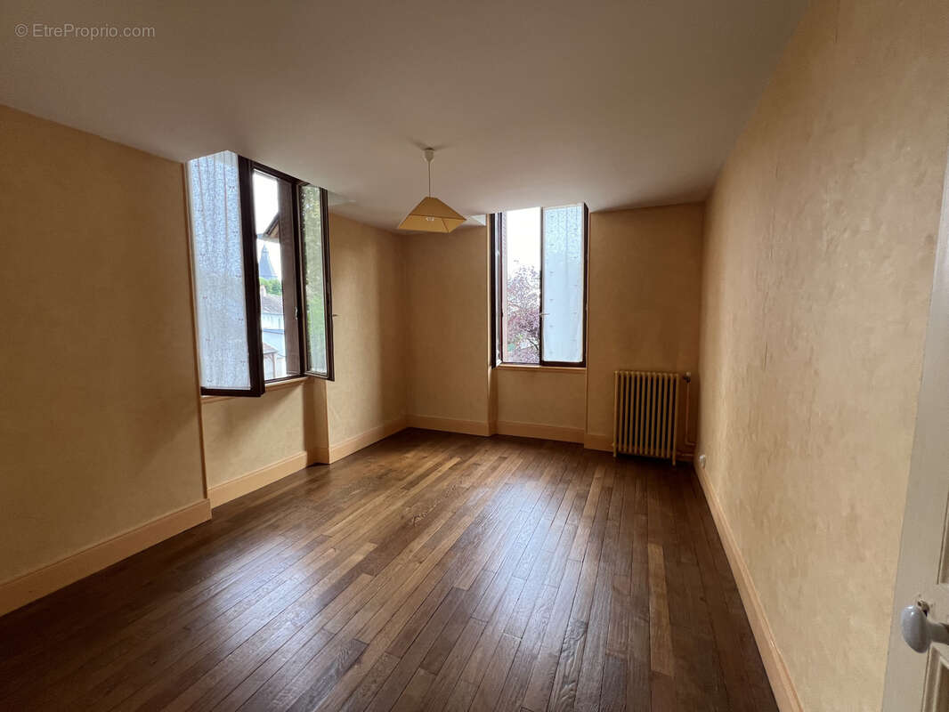 Maison de village en pierres sur cour et jardin clos - photo 7