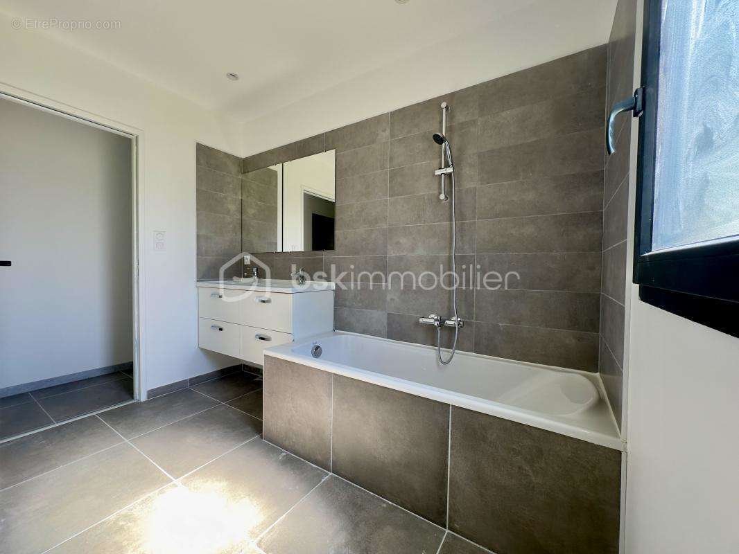 Maison à SAINT-SEURIN-SUR-L'ISLE