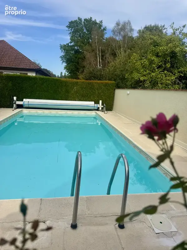Vis de plain pied, à lorris, 4 chambres, piscine, garages, commerces à pied - photo 2