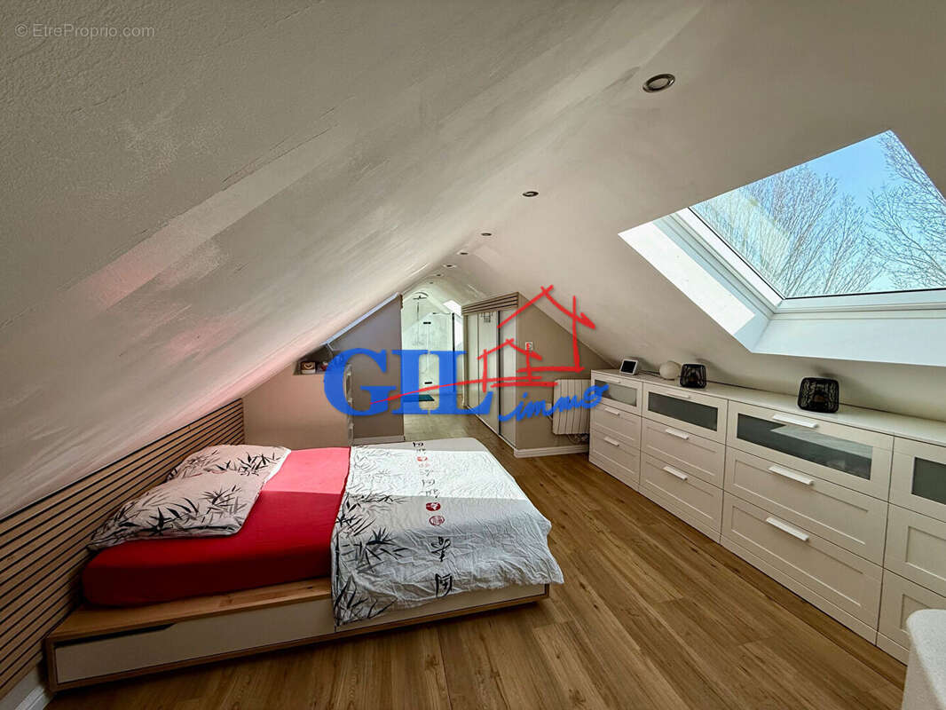 Maison à SAVIGNY-LE-TEMPLE