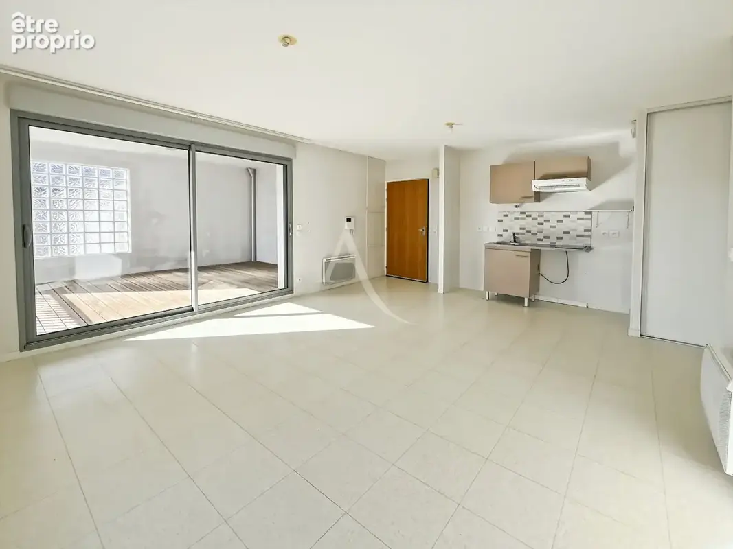 Appartement T2 avec balcon, ascenseur et deux places de parking à Challans - photo 1