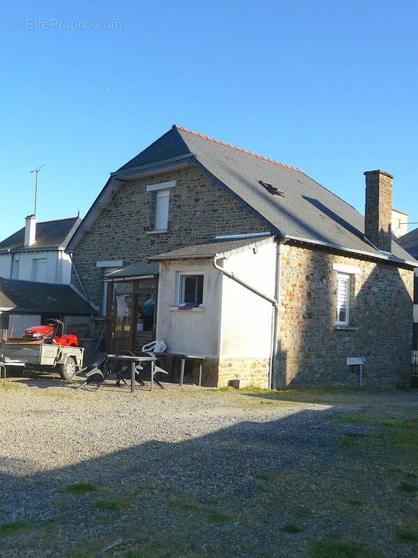 Maison à ARGENTRE-DU-PLESSIS
