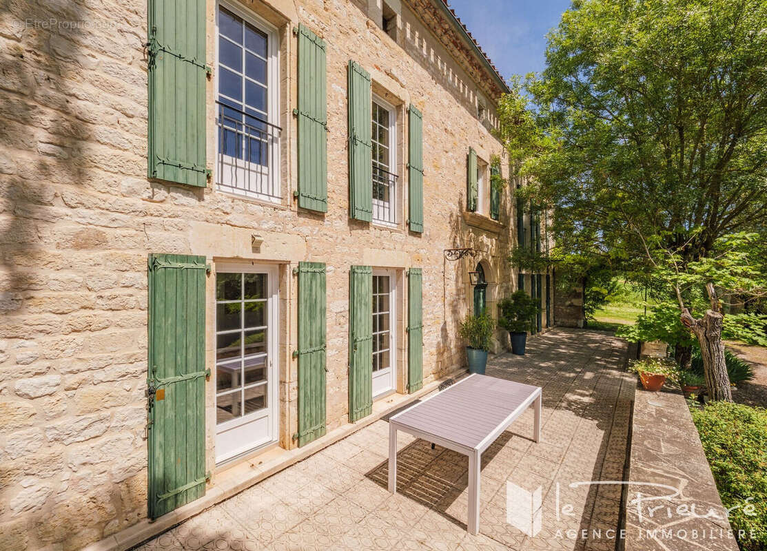 Élégante propriété en pierre rénovée, volumes généreux et cadre naturel privilégié aux portes d'Albi - photo 4