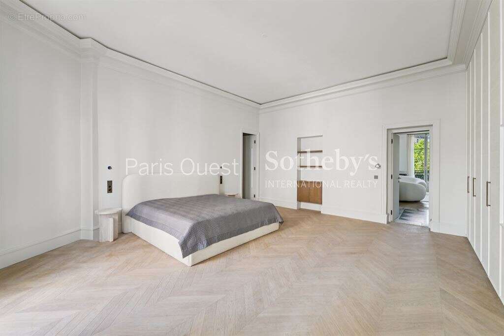 Appartement à PARIS-16E