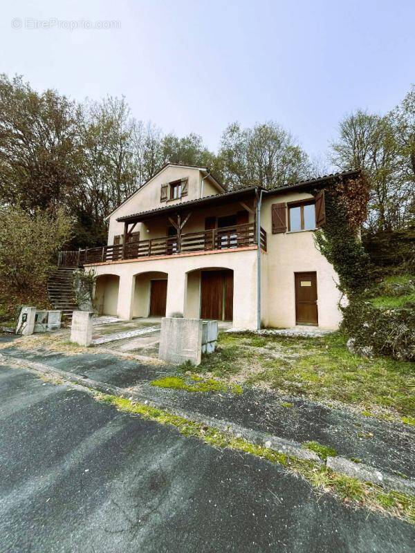 Maison à CHAMPCEVINEL