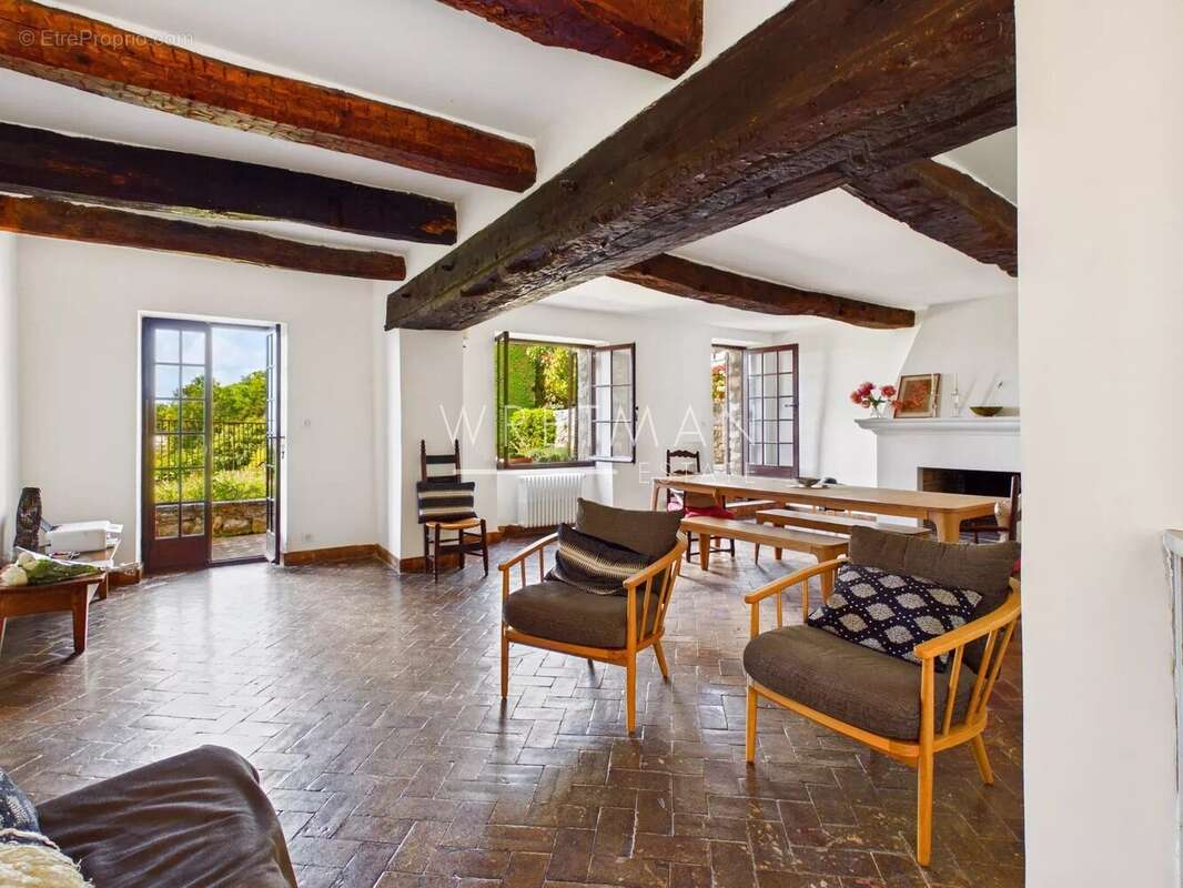 Maison à CHATEAUNEUF-GRASSE