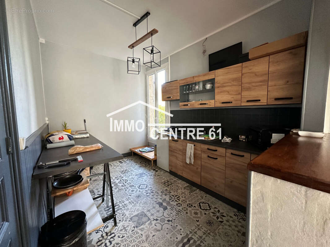 Immeuble comprenant Commerce + habitation Type T5 - photo 6
