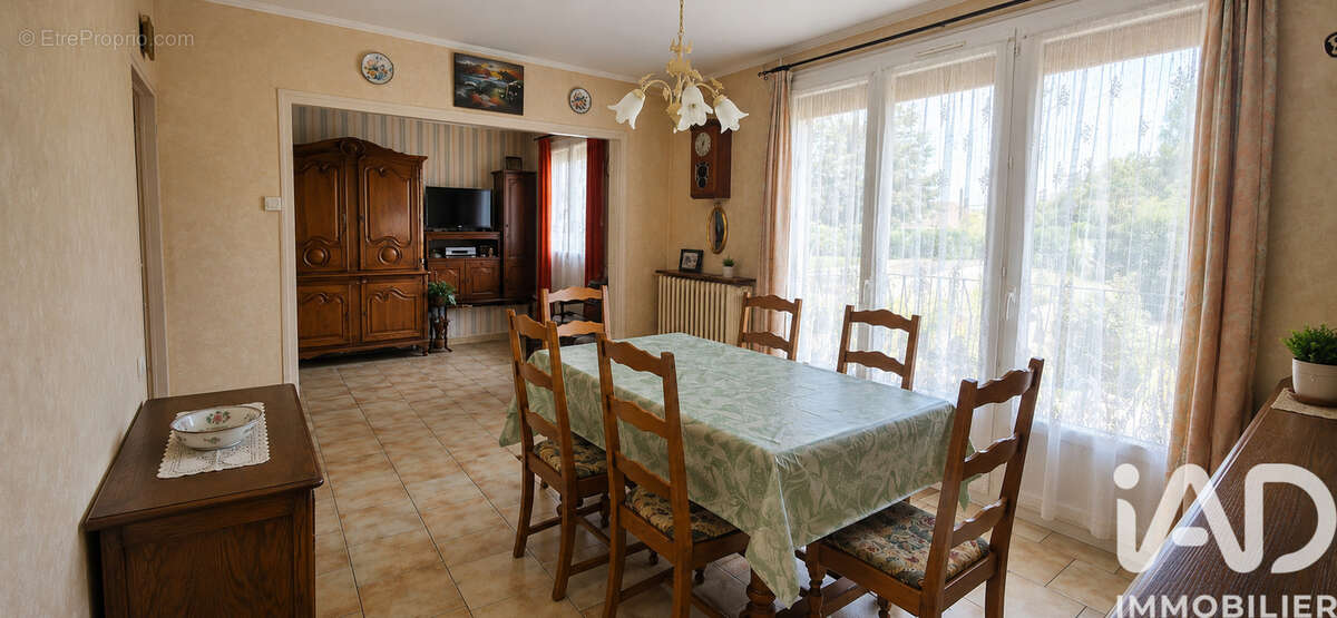 Photo 2 - Maison à SAINT-ETIENNE-DU-ROUVRAY