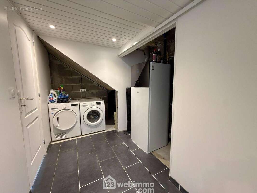 Maison 102 m² à Maze  - photo 9