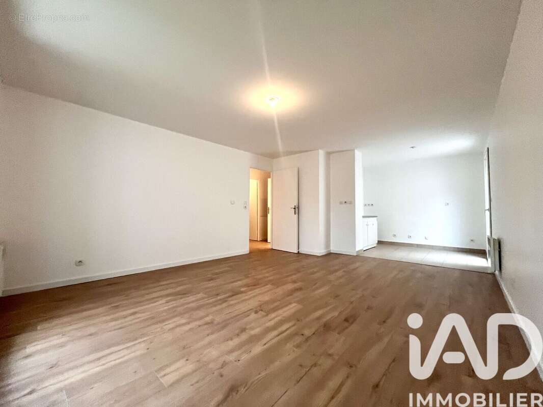 Appartement 68 m² à La Queue-En-Brie  - photo 4