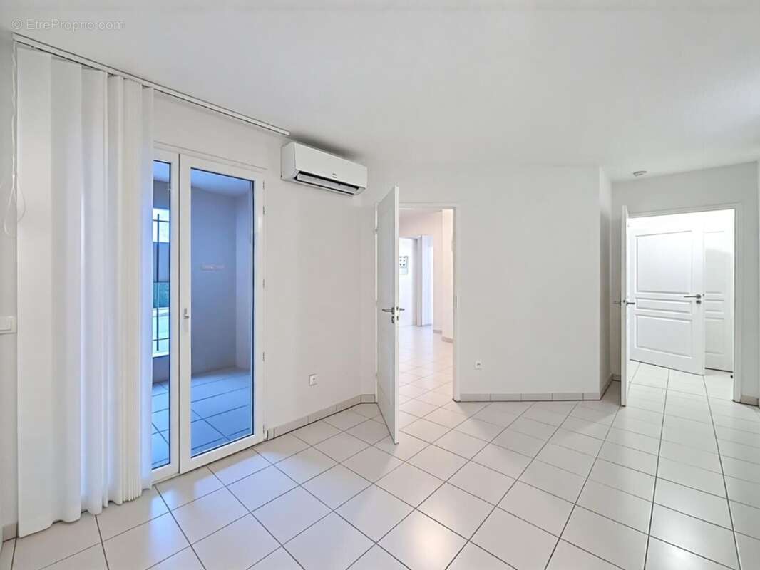 Photo 4 - Appartement à ROQUEBRUNE-SUR-ARGENS