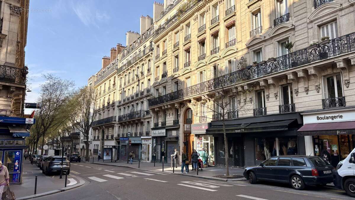 Commerce à PARIS-9E