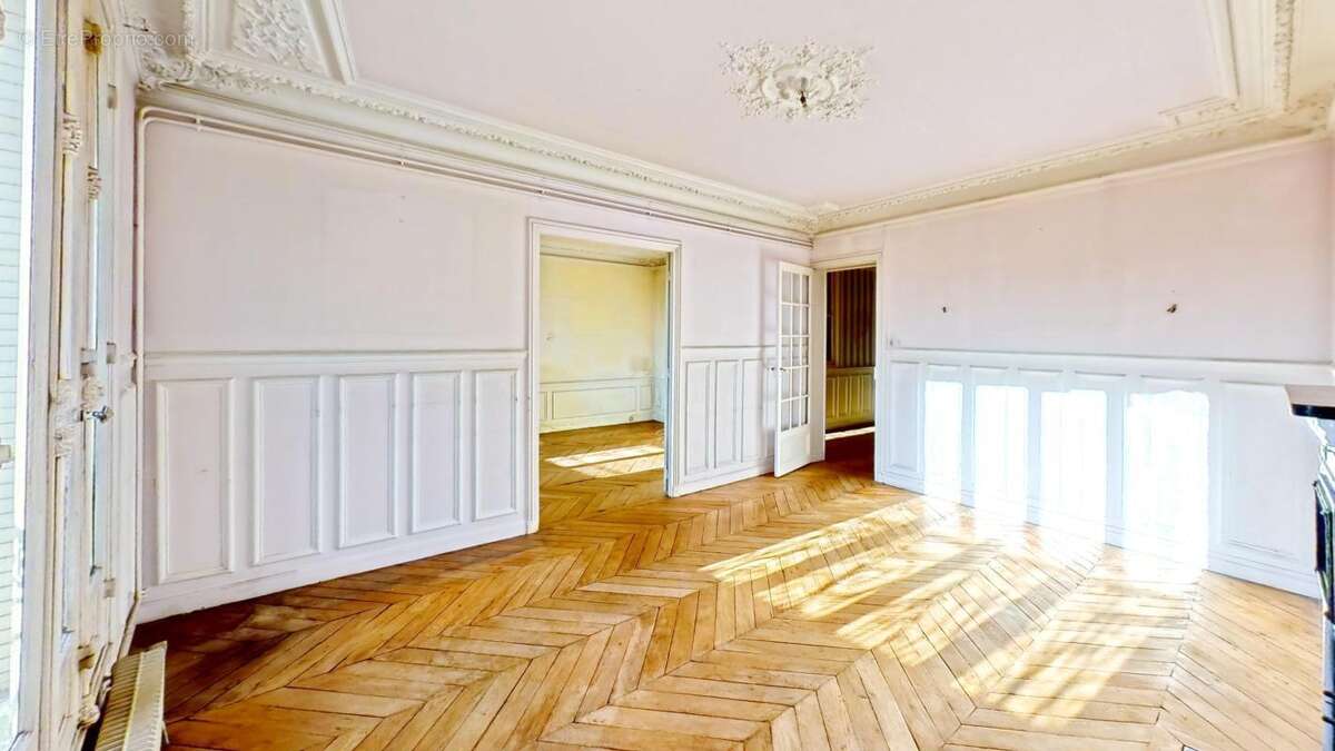Appartement à PARIS-16E