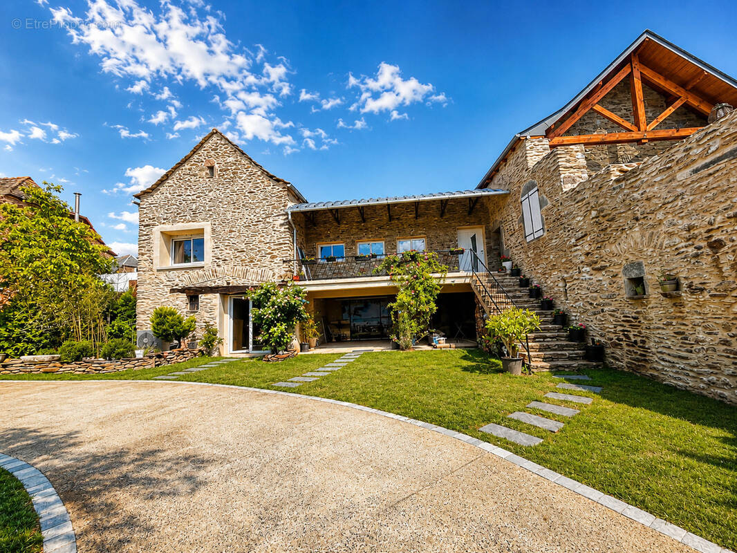 Maison à PRADINAS