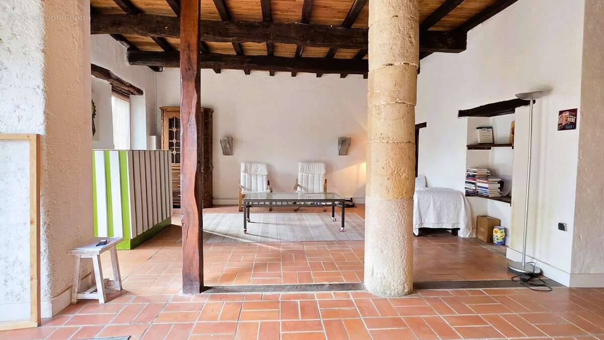 Maison de pierres renovee dans village de charme - photo 3