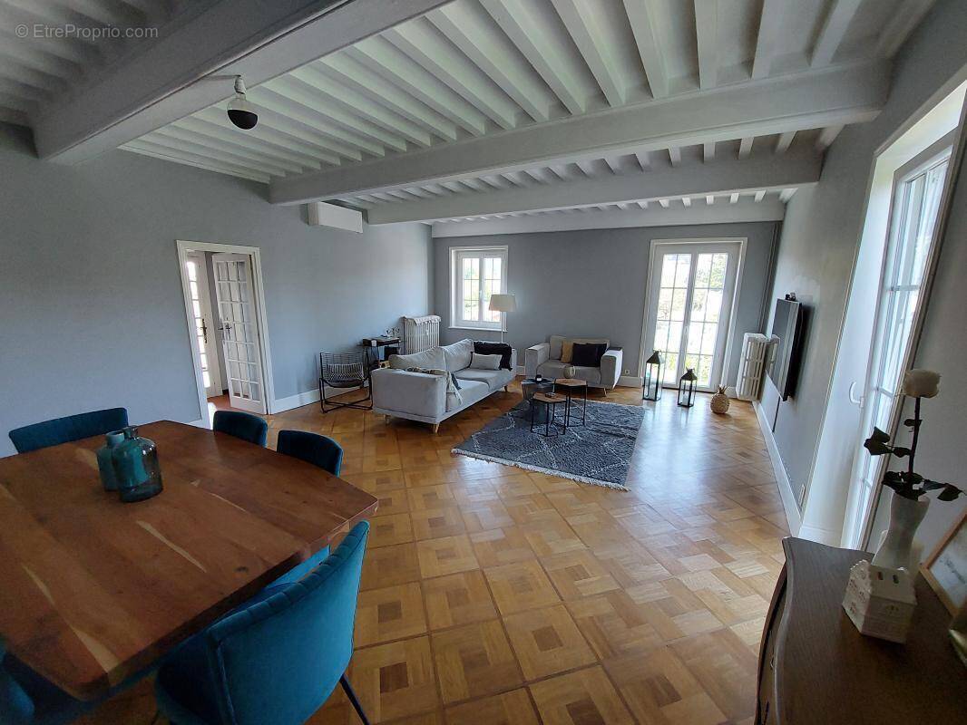 Appartement à PIERRE-BENITE