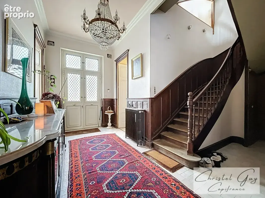Maison de Maître, coeur de ville MONTVAL-SUR-LOIR (72), 6 chambres, terrain 2090 m² - photo 4