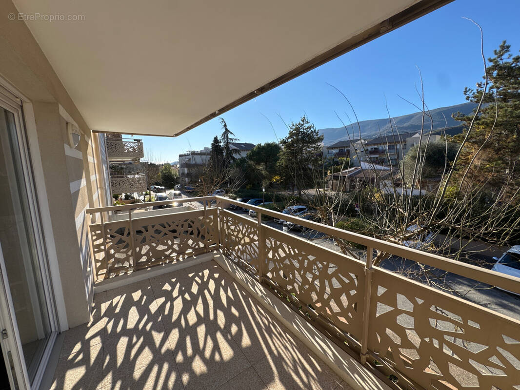 Appartement à CARROS