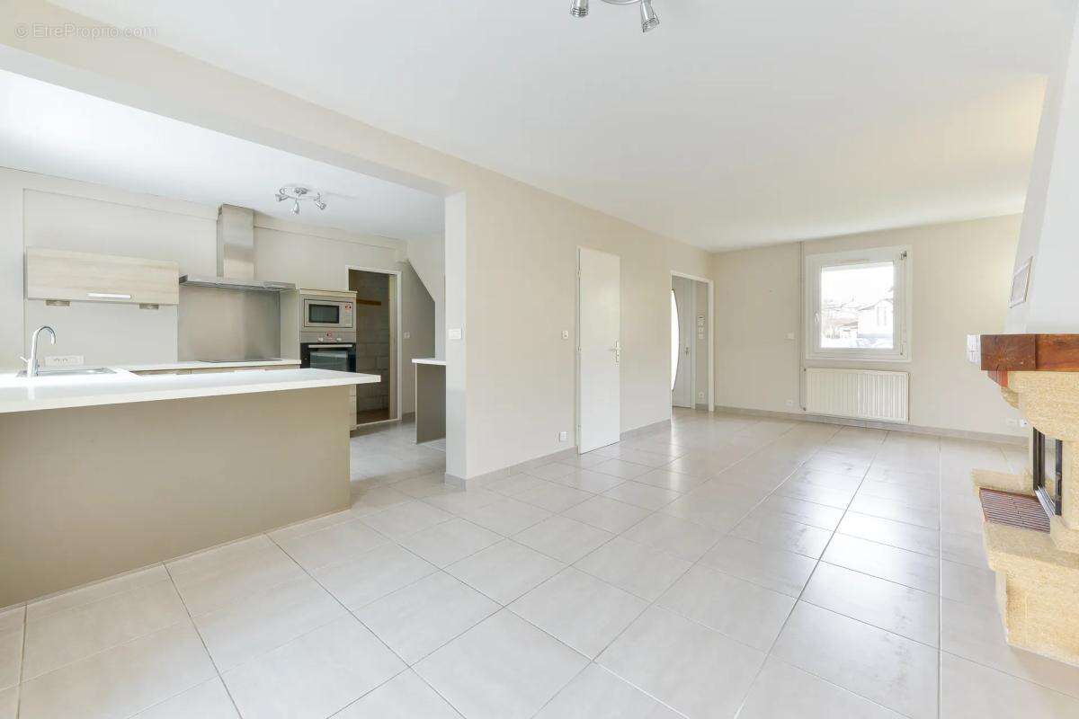 Maison à SAINT-SEBASTIEN-SUR-LOIRE