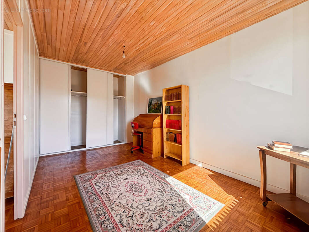 Maison à VERRIERES-LE-BUISSON