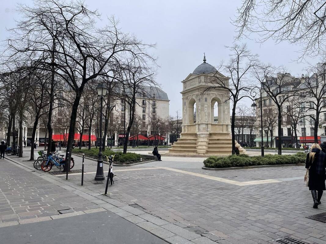 Autre à PARIS-1E