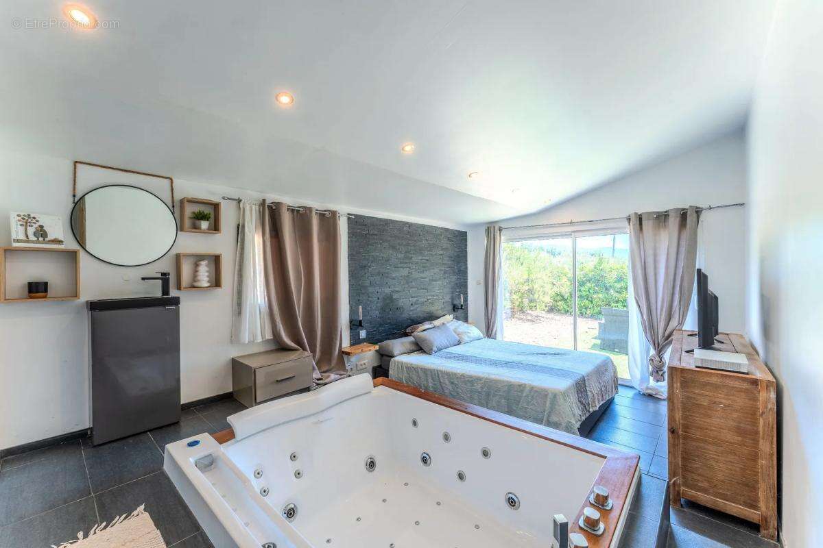 Maison à LE CASTELLET