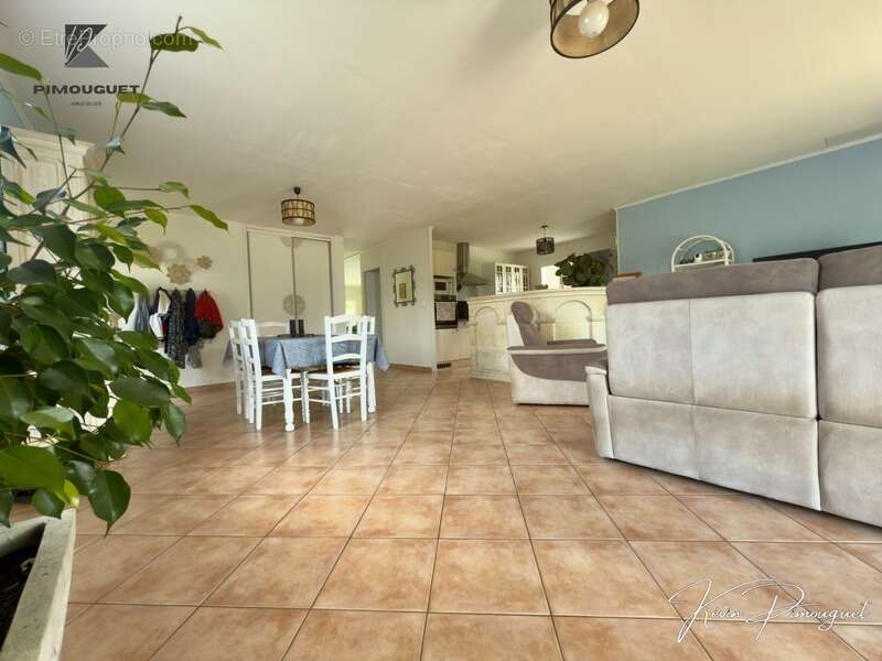 Maison à MOULIETS-ET-VILLEMARTIN