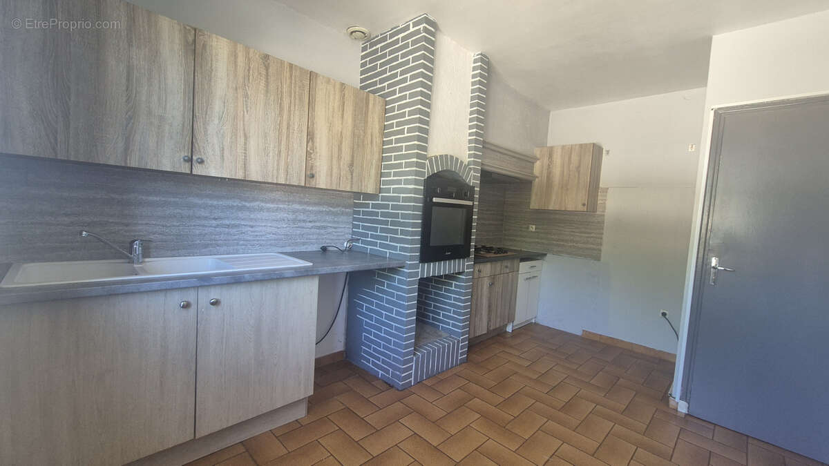 Maison à VILLENEUVE-LA-COMPTAL