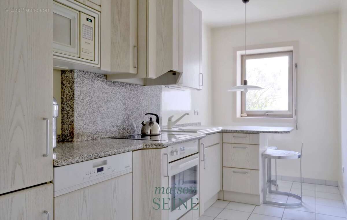 Appartement à NEUILLY-SUR-SEINE