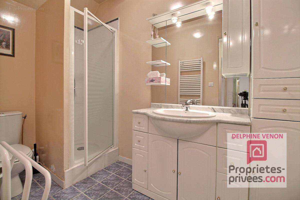 Maison à SAINT-DENIS-DE-L'HOTEL