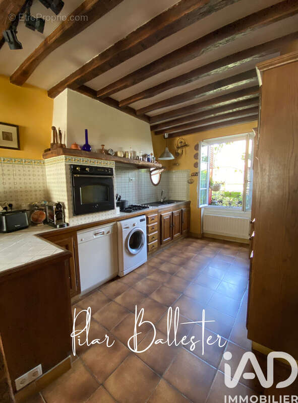 Maison 213 m² à Quincy-Voisins  - photo 8