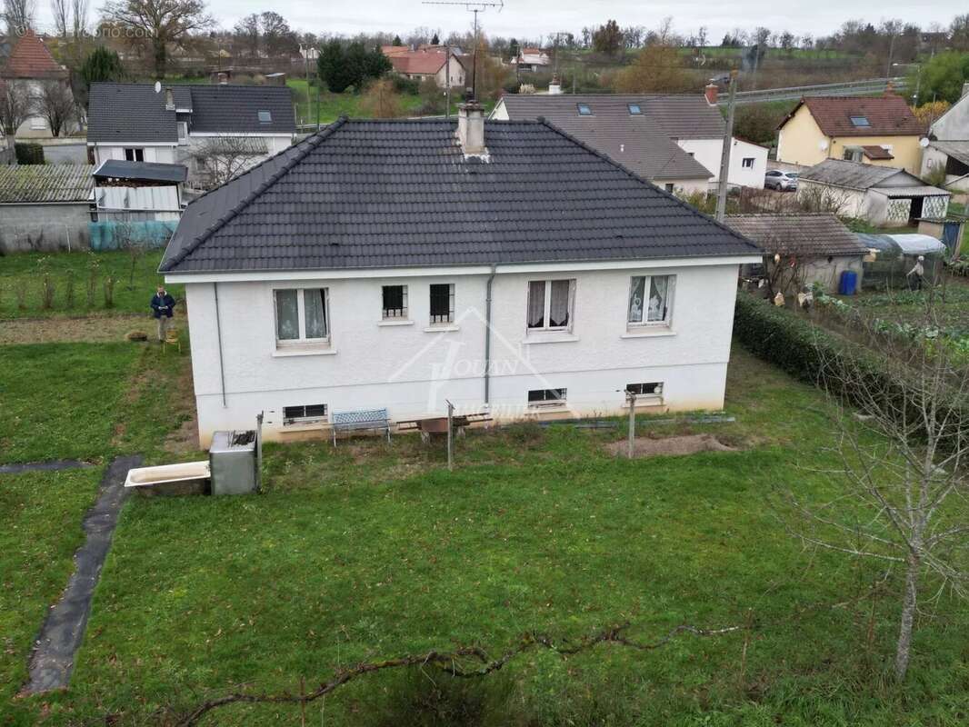 Maison à DOMPIERRE-SUR-BESBRE