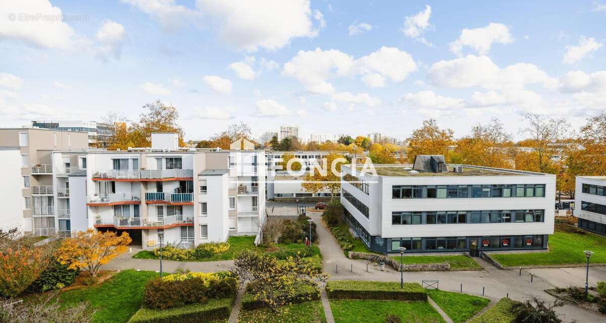 Appartement t4 - 83m2 - face au metro henri freville - photo 7