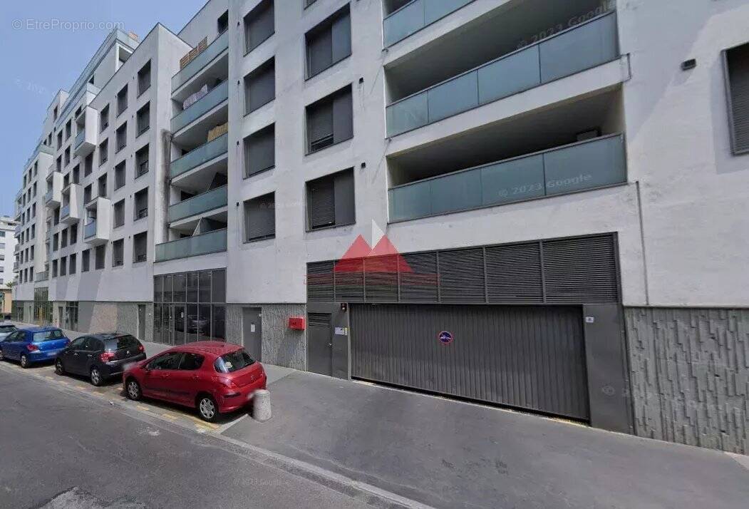 Parking à LYON-8E