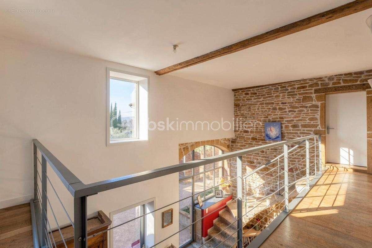 Ancien cuvier du XVIIIe siècle – 275 m² – Saint-Jean-des-Vignes - photo 11