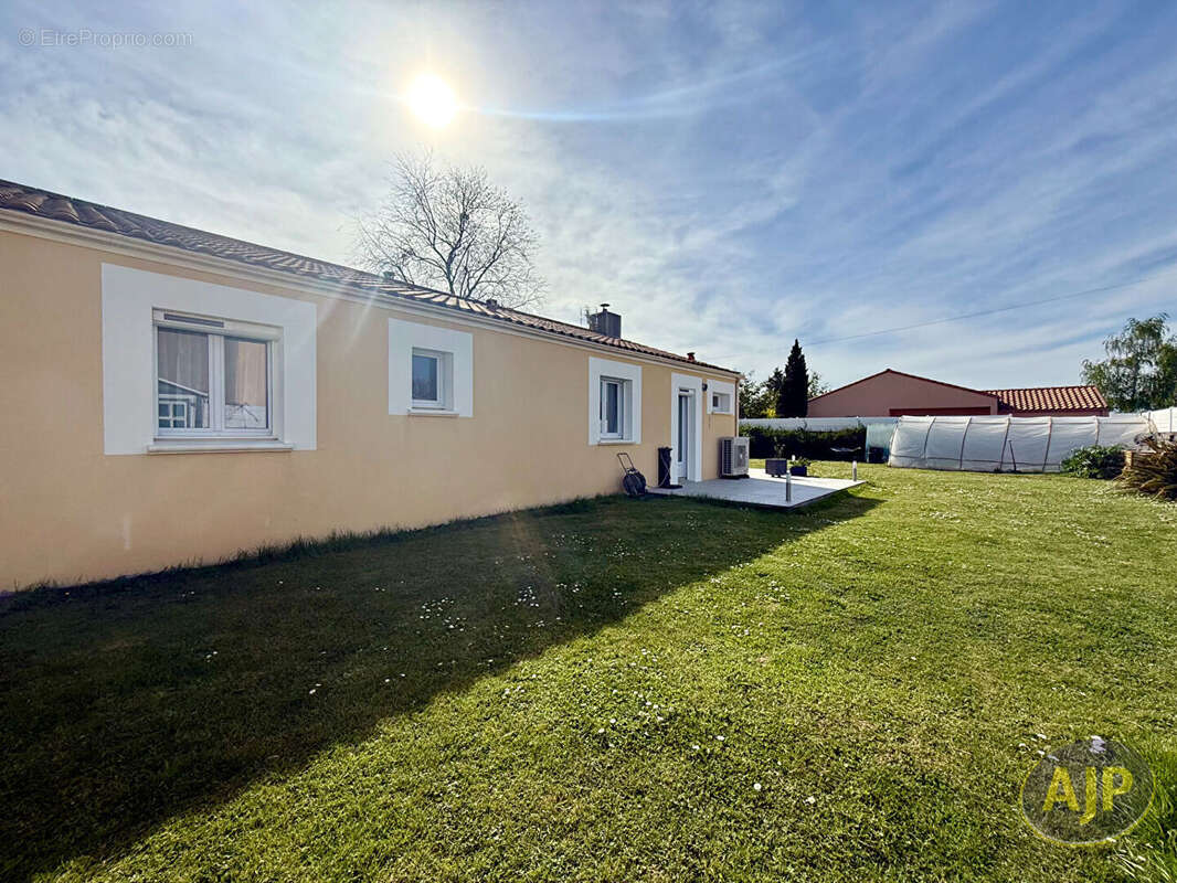 Maison à SAINT-LEGER-LES-VIGNES