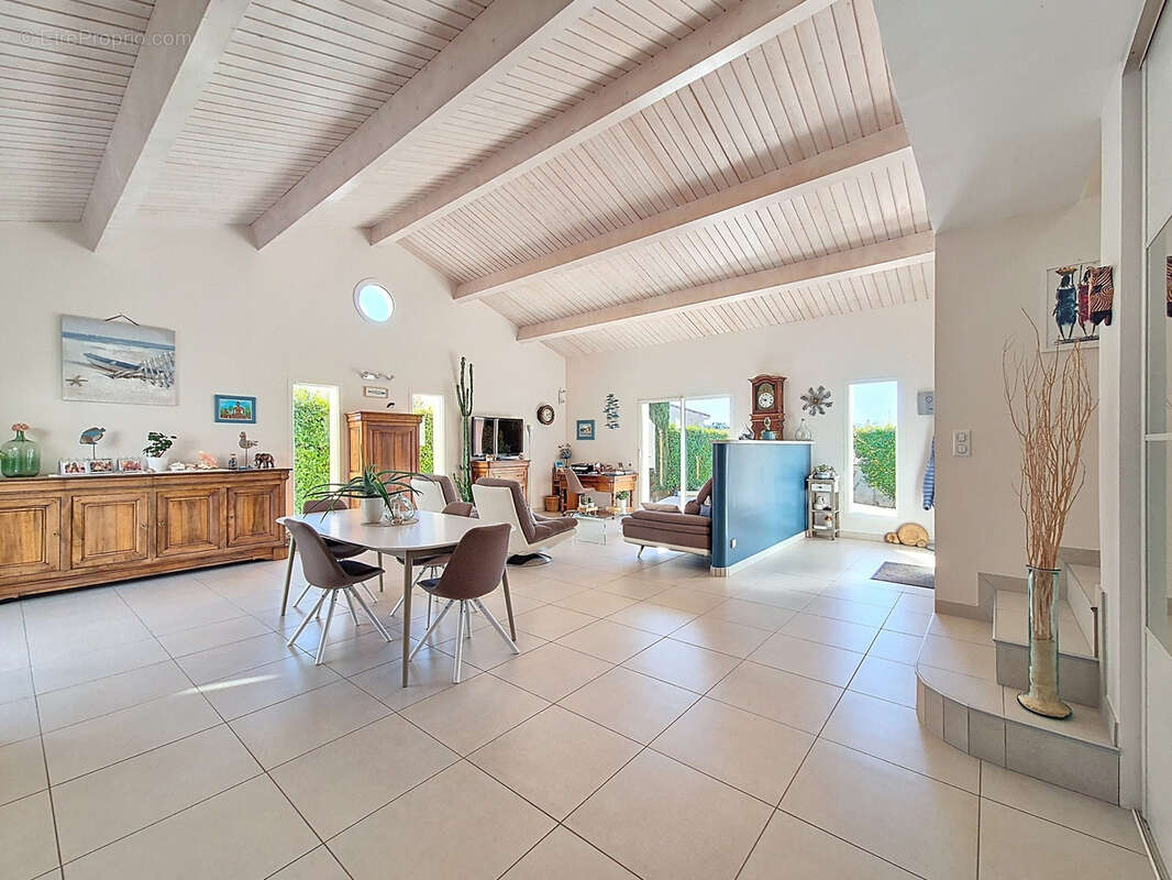 Montarnaud belle villa t6 de 165m2 sur 1196m2 de terrain avec piscine - photo 7