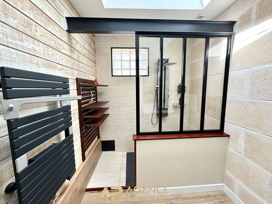 Propriété Rochelaise - 6 pièces - La Rochelle Centre Ville / Porte Royale - photo 11