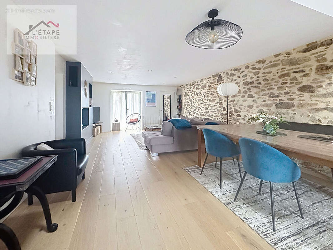 Maison à BEAULIEU-SOUS-LA-ROCHE