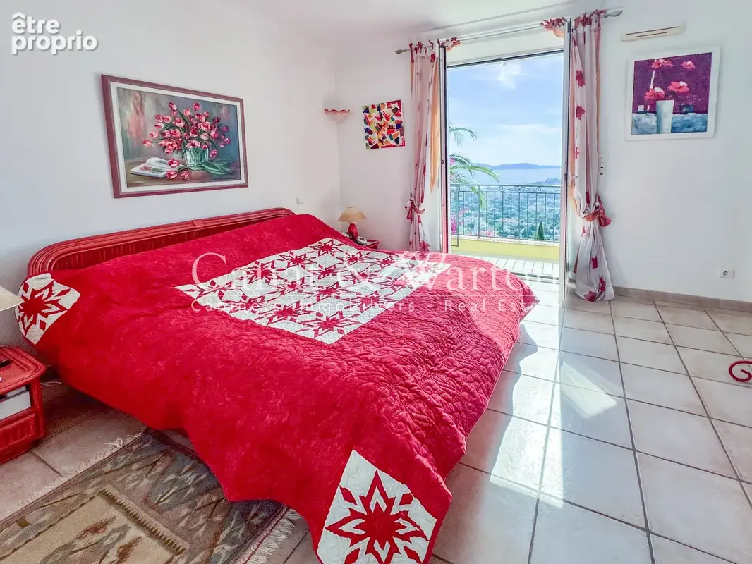 Villa récente avec une vue panoramique sur la baie de cavalaire - photo 10