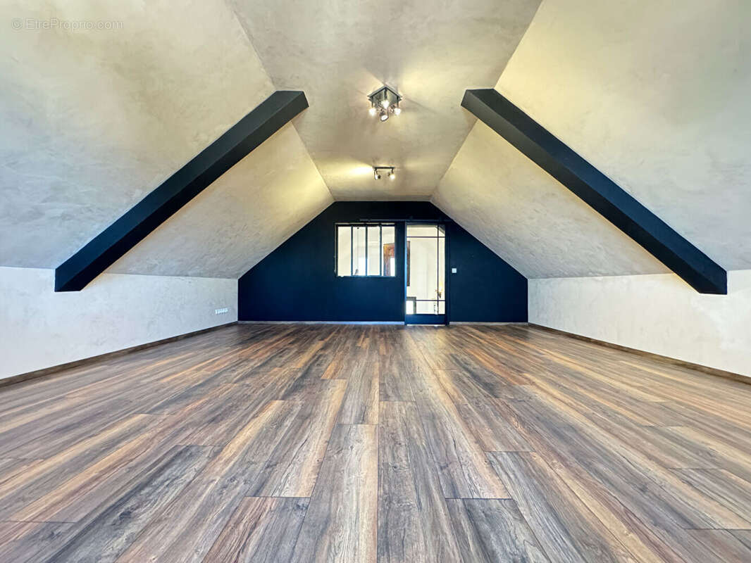 A VENDRE - La Montagne proche Ruisseau Blanc - Villa contemporaine T7 avec piscine, garage et vue mer - photo 13