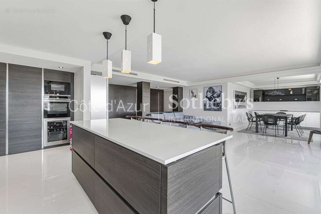 Antibes, penthouse rénové avec terrasse panoramique aux portes du Cap d’Antibes - photo 10