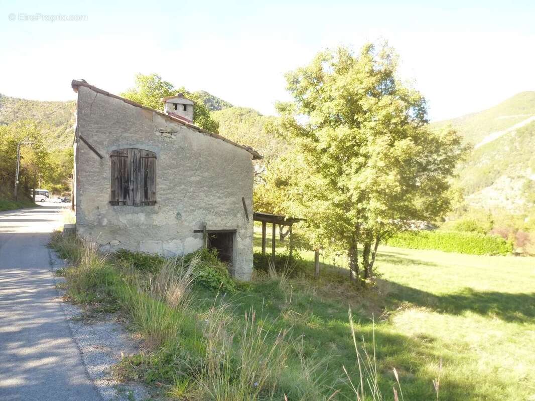 Maison à ENTREVAUX