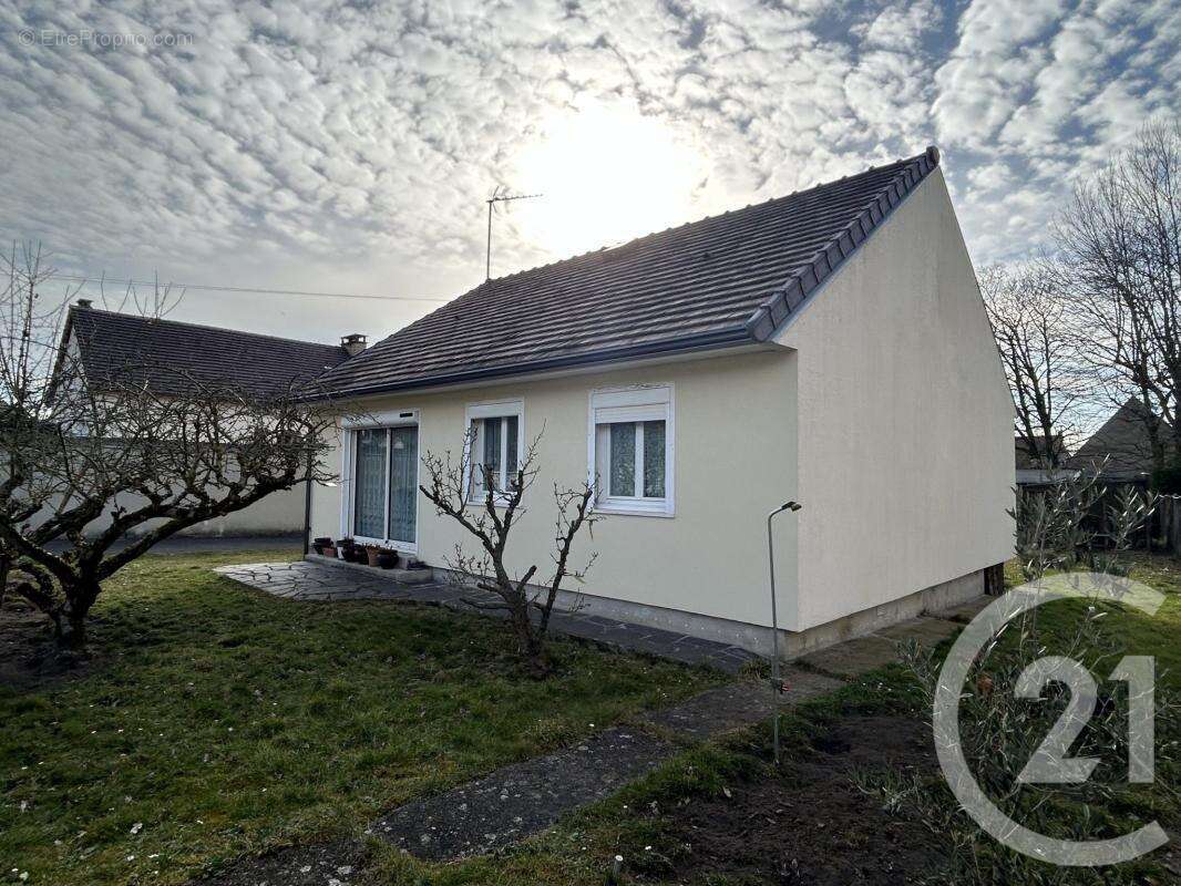 Maison à VERNEUIL-EN-HALATTE