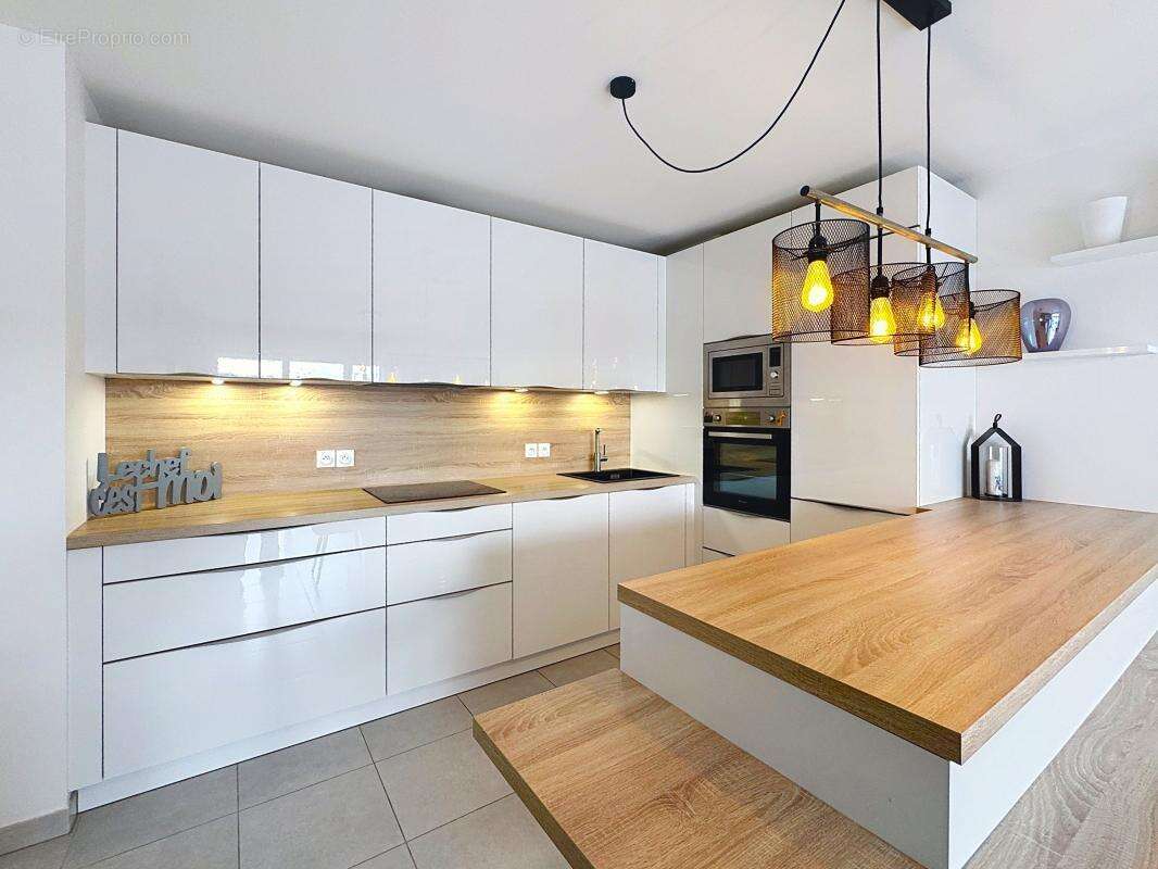 Appartement à SAINT-LAURENT-DU-VAR