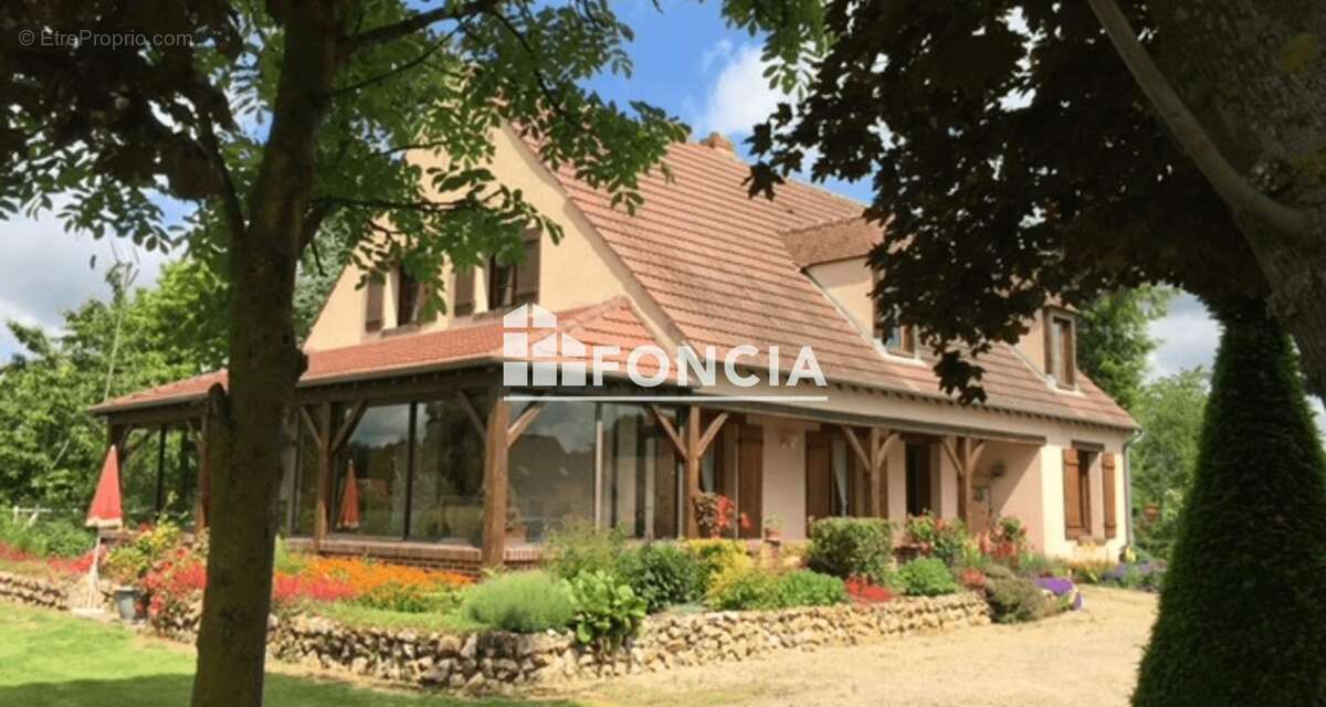 Maison à MESLAY-LE-GRENET