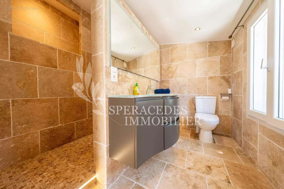 Maison à SAINT-CEZAIRE-SUR-SIAGNE