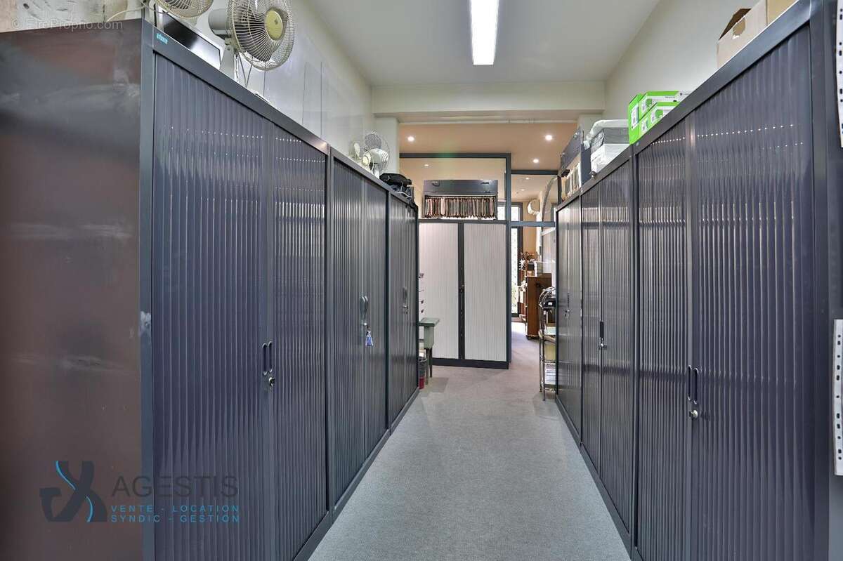   - Commerce à CASTRES